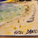 Danila فندق
